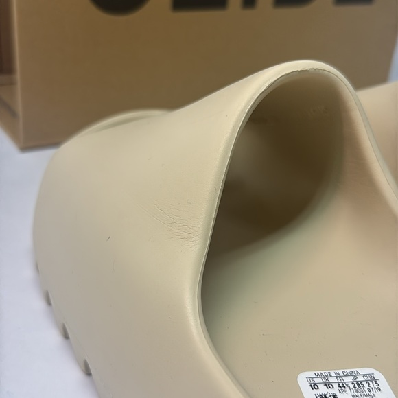 Cream Bone Yeezy Slides Sandals men’s size 10 - Picture 5 of 7